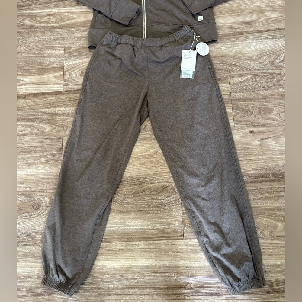 Vuori dream knit performance hoodie and modern pants set in chia heather jacket - Picture 6 of 7